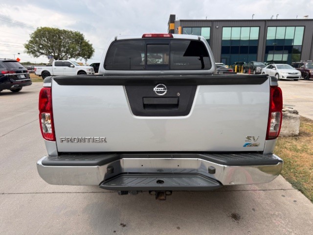 Nissan Frontier Vehicle Full-screen Gallery Image 05