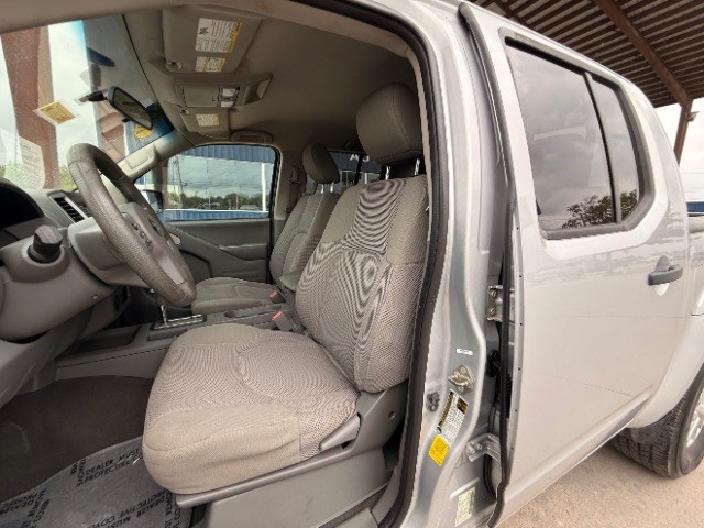 Nissan Frontier Vehicle Full-screen Gallery Image 07