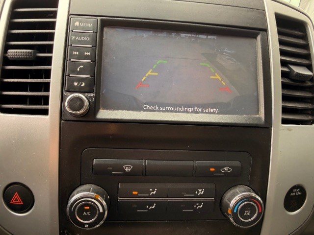 Nissan Frontier Vehicle Full-screen Gallery Image 10