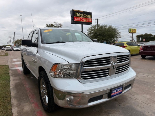 Ram 1500 Classic Vehicle Full-screen Gallery Image 02