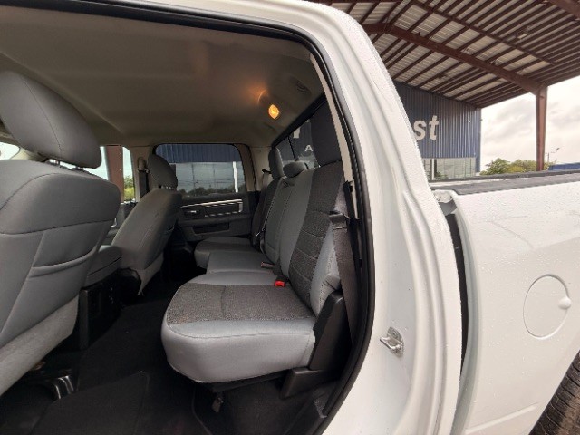 Ram 1500 Classic Vehicle Full-screen Gallery Image 08