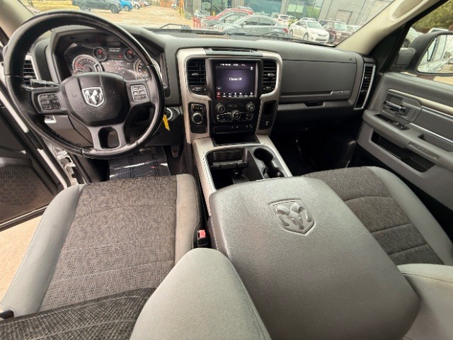 Ram 1500 Classic Vehicle Full-screen Gallery Image 09