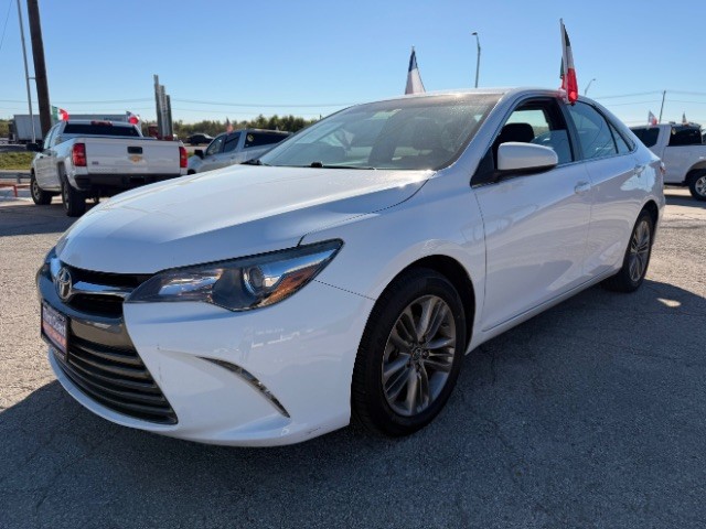 Toyota Camry Vehicle Full-screen Gallery Image 02