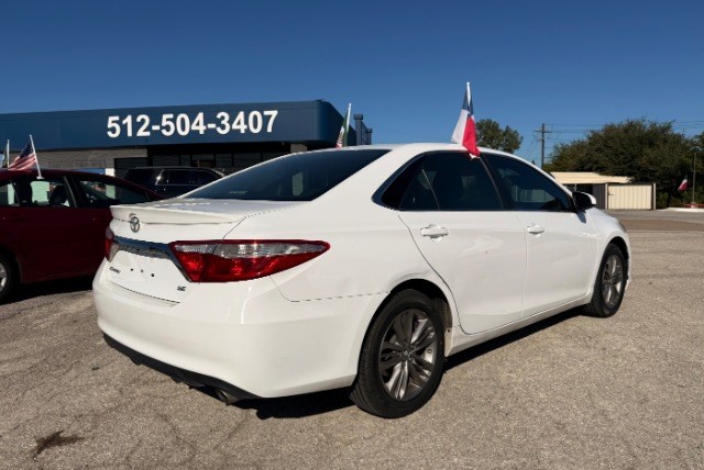 Toyota Camry Vehicle Full-screen Gallery Image 04