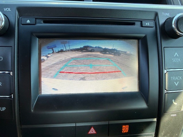Toyota Camry Vehicle Full-screen Gallery Image 08