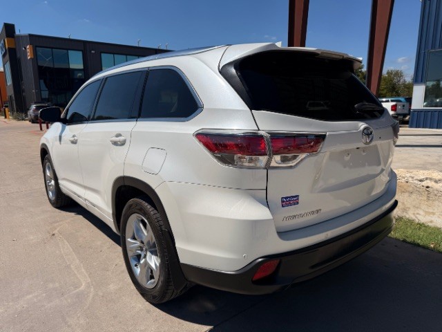 Toyota Highlander Vehicle Full-screen Gallery Image 03