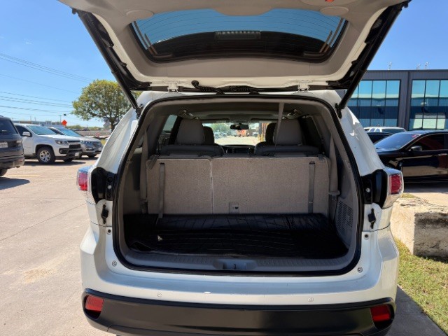 Toyota Highlander Vehicle Full-screen Gallery Image 06