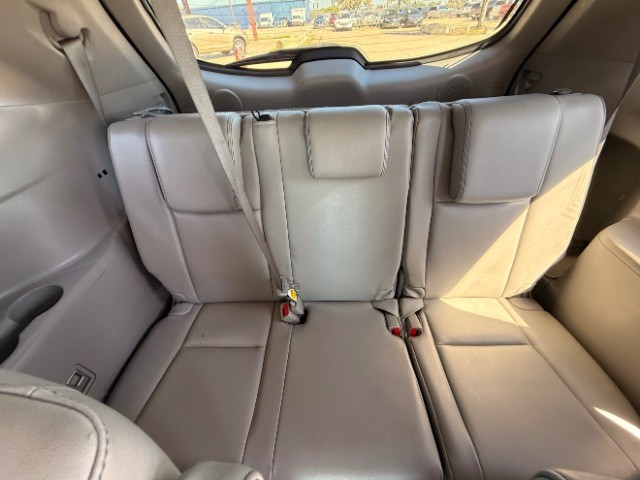 Toyota Highlander Vehicle Full-screen Gallery Image 10