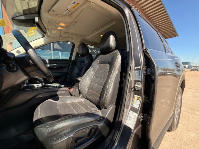Mazda CX-5 Vehicle Full-screen Gallery Image 08