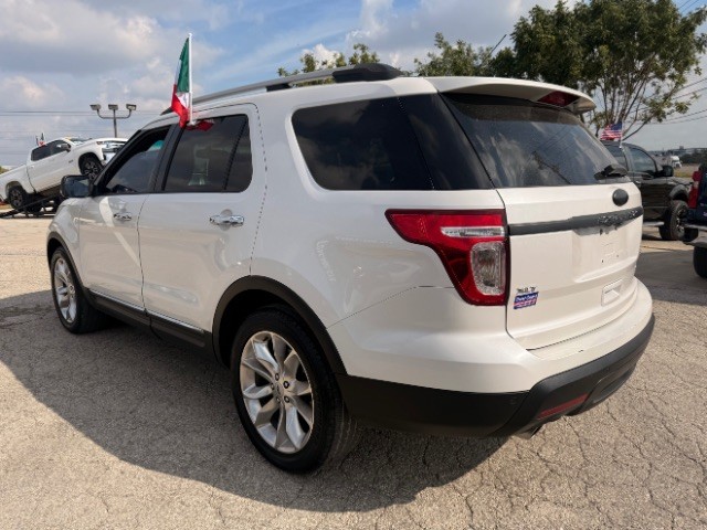 Ford Explorer Vehicle Full-screen Gallery Image 03