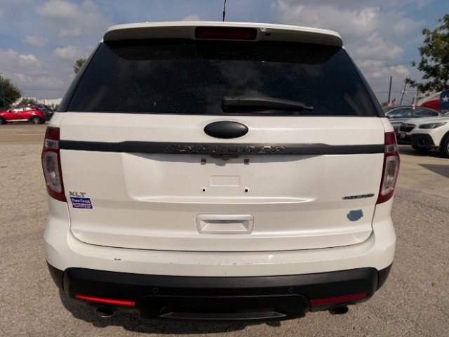 Ford Explorer Vehicle Full-screen Gallery Image 05