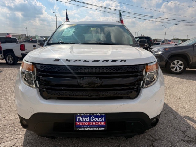Ford Explorer Vehicle Full-screen Gallery Image 07