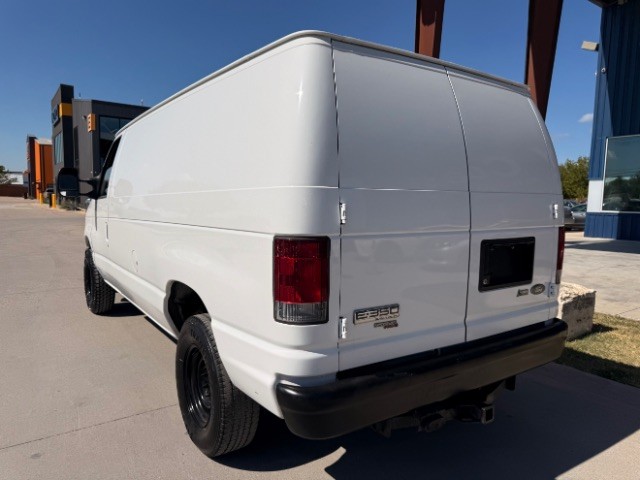 Ford Econoline Cargo Van Vehicle Full-screen Gallery Image 03