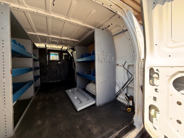 Ford Econoline Cargo Van Vehicle Full-screen Gallery Image 07