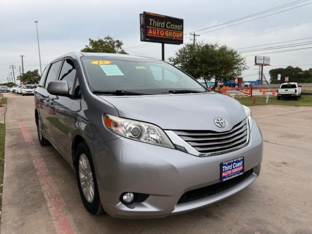 Toyota Sienna Vehicle Full-screen Gallery Image 02