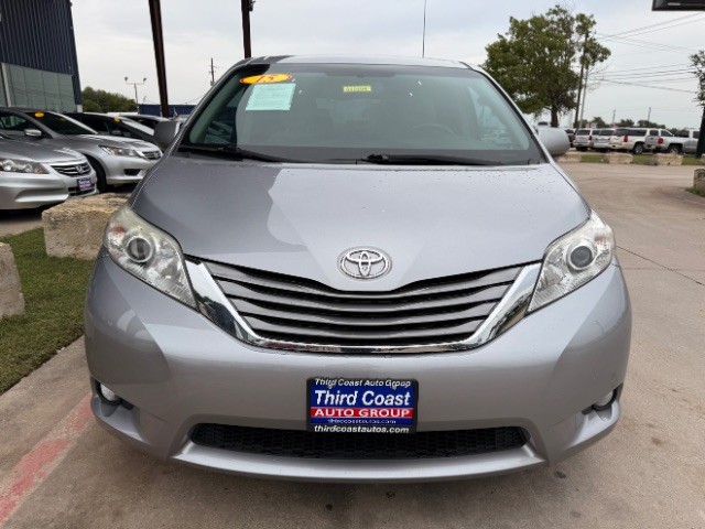 Toyota Sienna Vehicle Full-screen Gallery Image 07