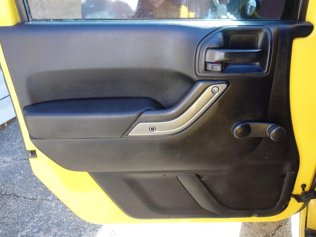 Jeep Wrangler Vehicle Full-screen Gallery Image 13