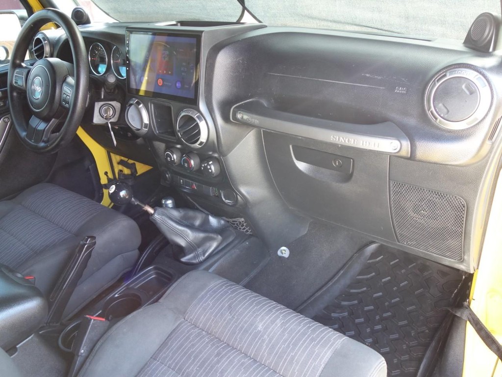 Jeep Wrangler Vehicle Full-screen Gallery Image 16