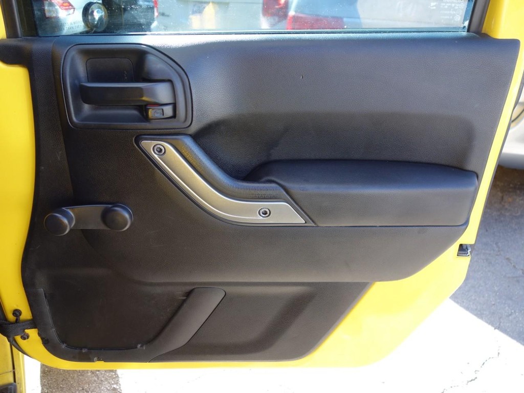 Jeep Wrangler Vehicle Full-screen Gallery Image 18