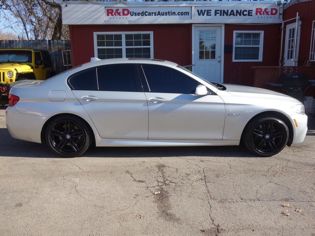 BMW 5 Series Vehicle Full-screen Gallery Image 08