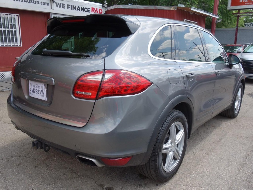 Porsche Cayenne Vehicle Full-screen Gallery Image 07