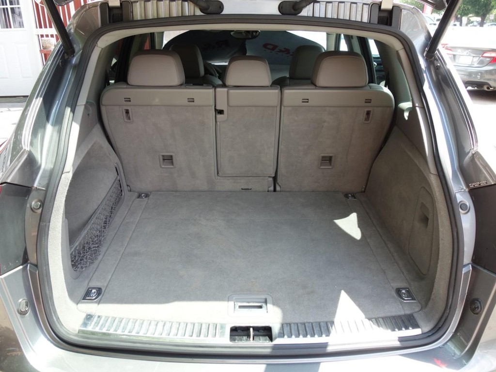 Porsche Cayenne Vehicle Full-screen Gallery Image 26