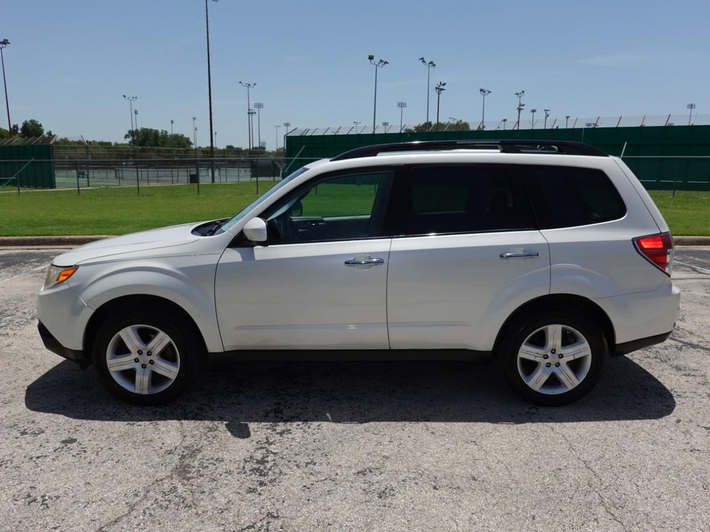 Subaru Forester Vehicle Full-screen Gallery Image 04