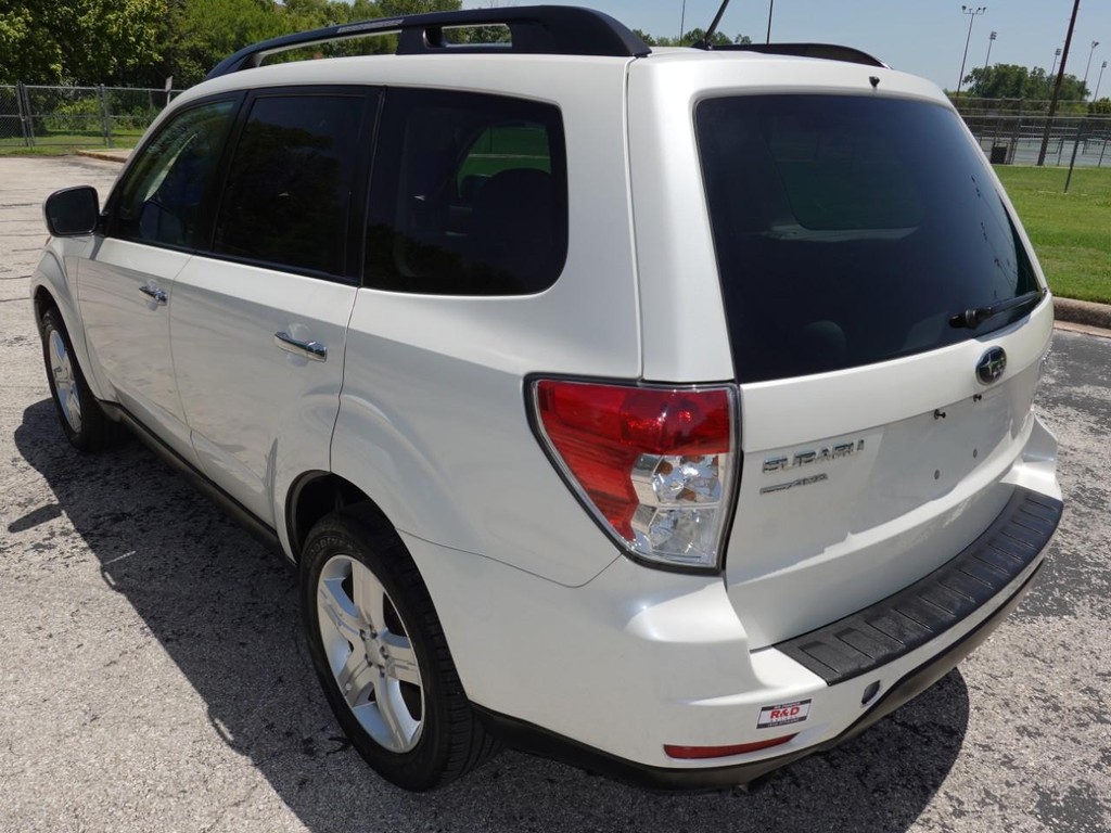 Subaru Forester Vehicle Full-screen Gallery Image 05