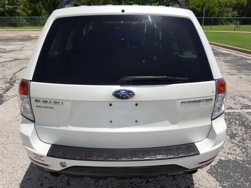 Subaru Forester Vehicle Full-screen Gallery Image 06
