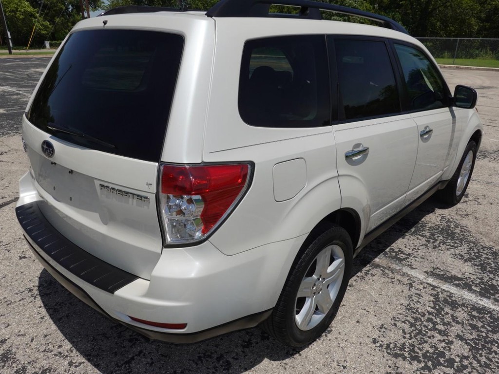 Subaru Forester Vehicle Full-screen Gallery Image 07