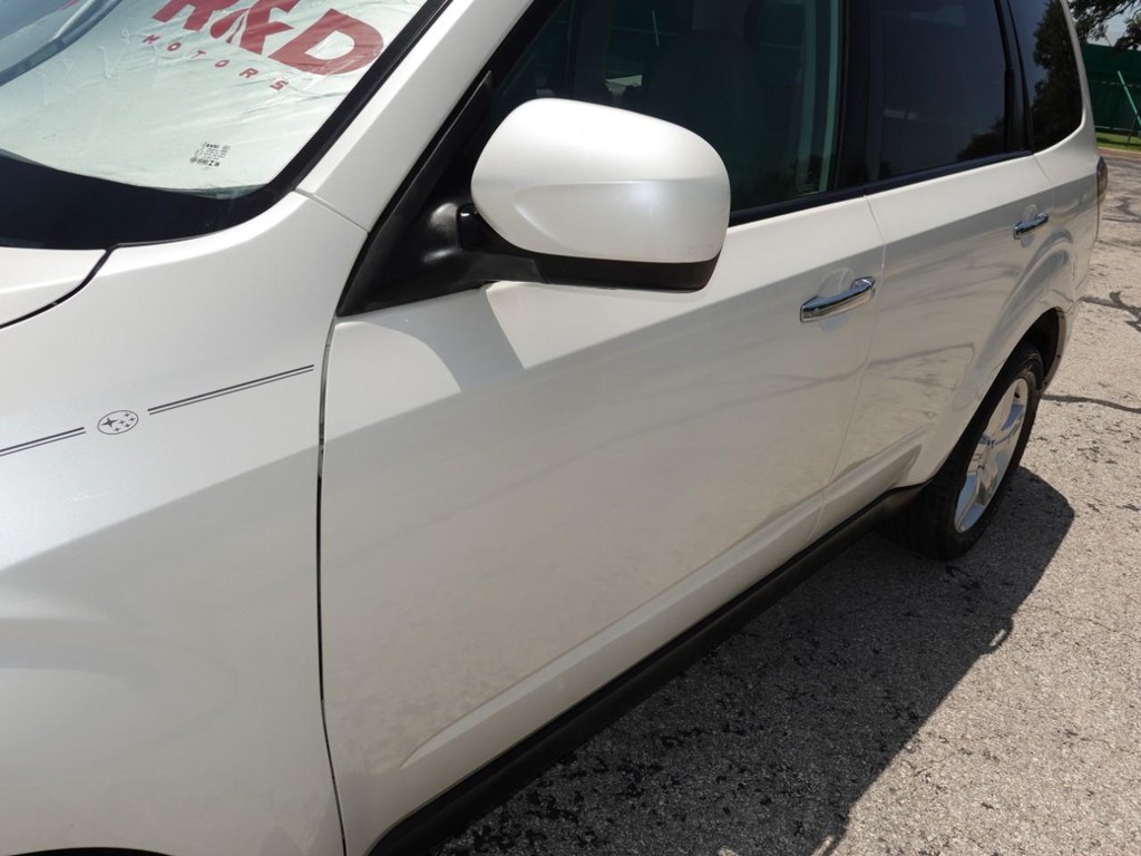 Subaru Forester Vehicle Full-screen Gallery Image 10