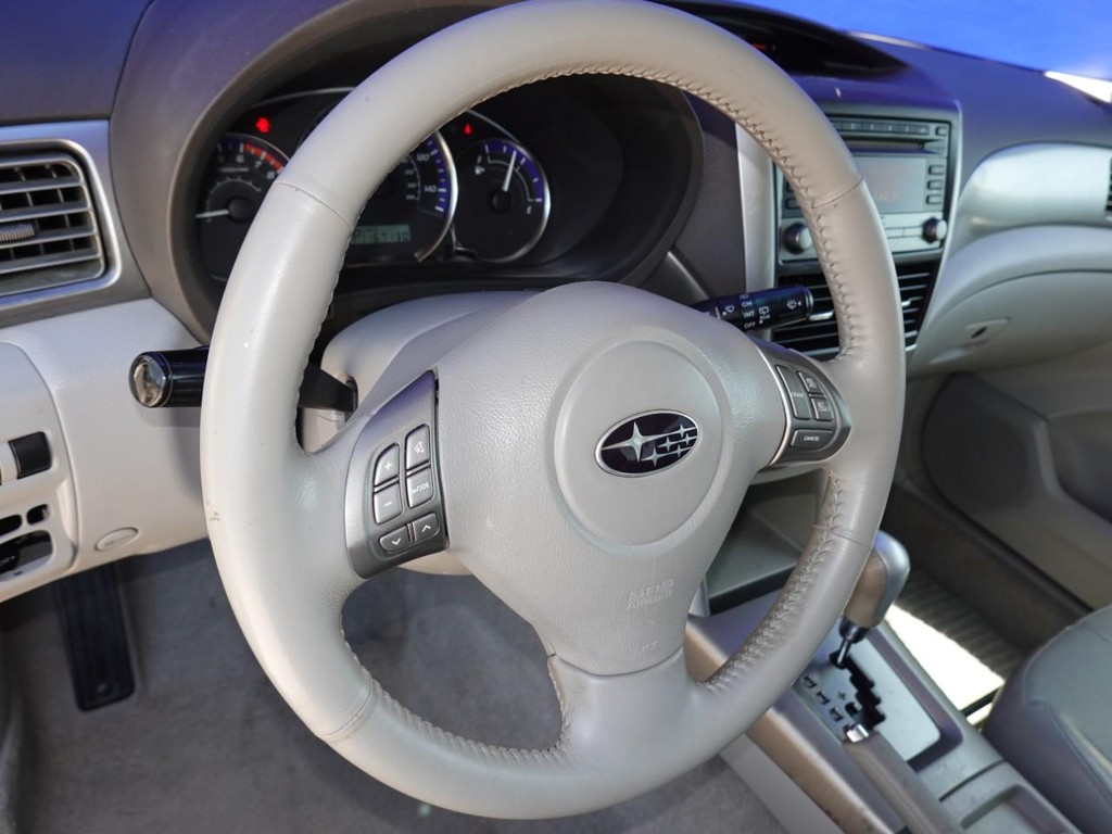 Subaru Forester Vehicle Full-screen Gallery Image 13