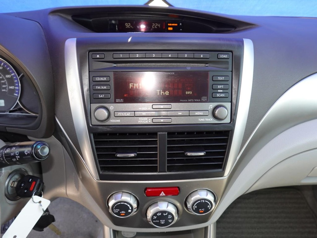 Subaru Forester Vehicle Full-screen Gallery Image 14