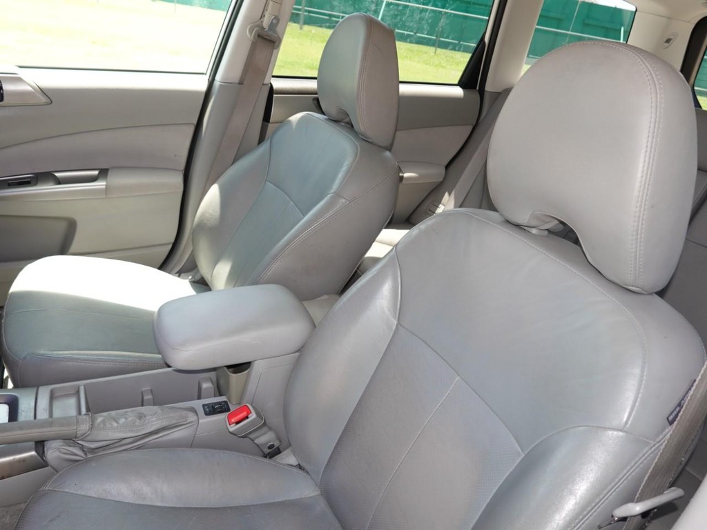 Subaru Forester Vehicle Full-screen Gallery Image 15