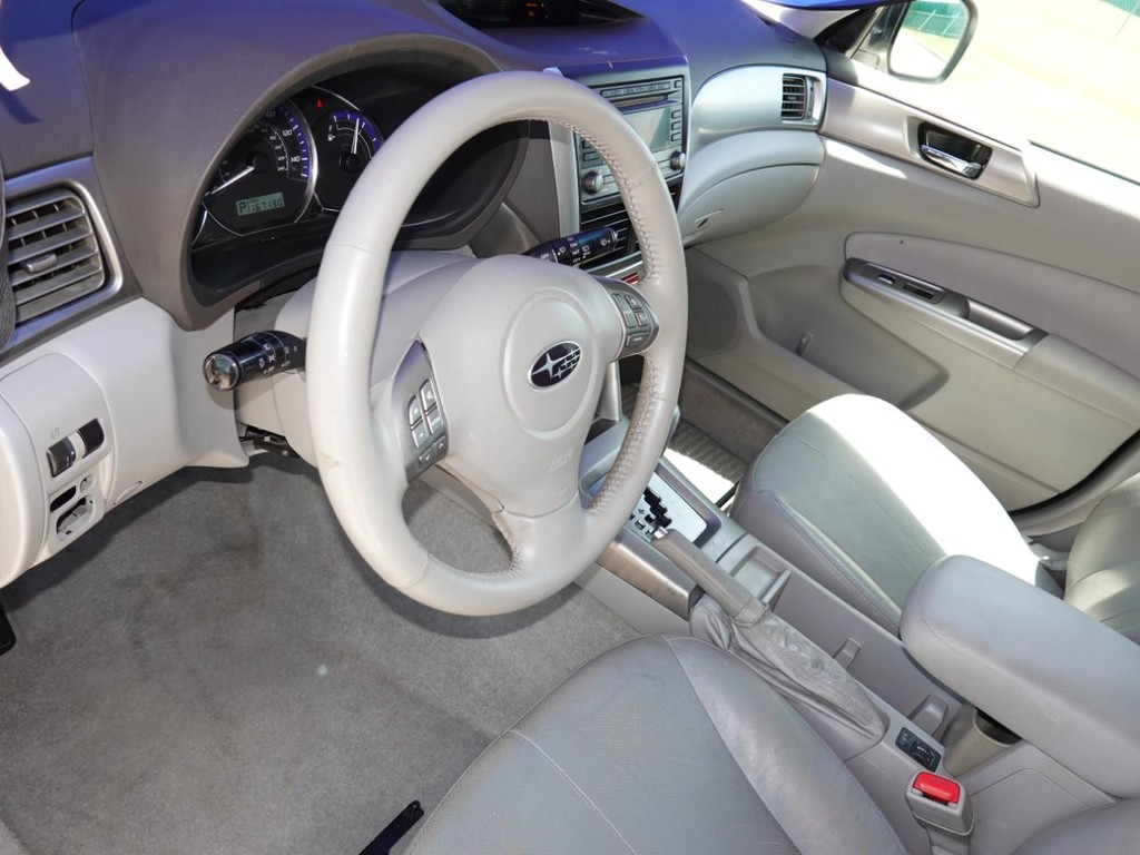 Subaru Forester Vehicle Full-screen Gallery Image 17