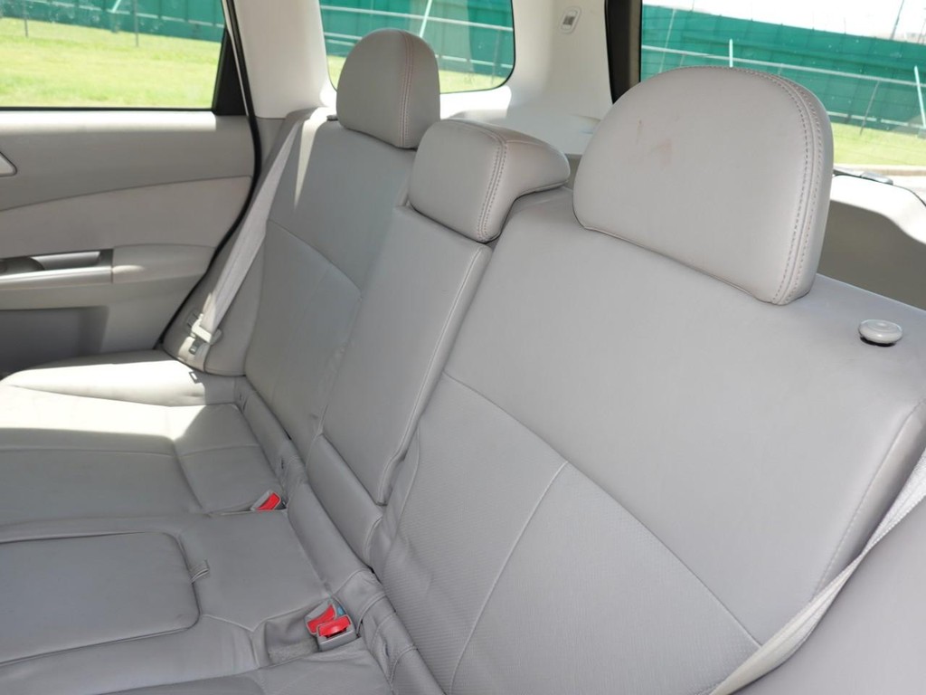 Subaru Forester Vehicle Full-screen Gallery Image 19