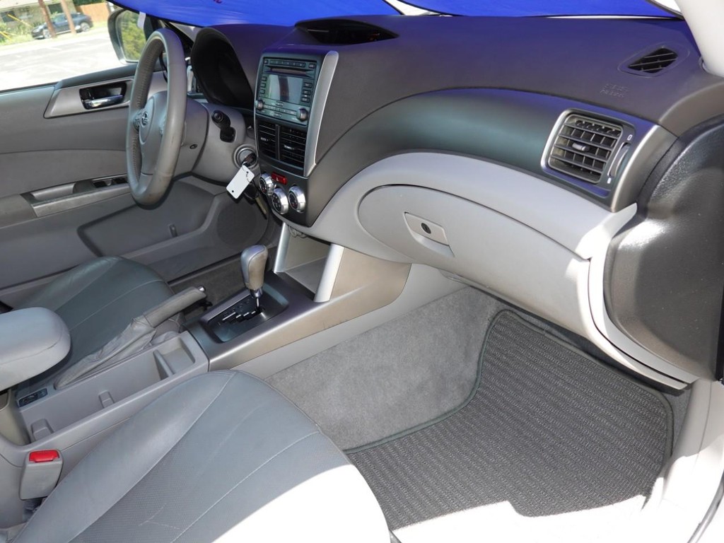 Subaru Forester Vehicle Full-screen Gallery Image 21
