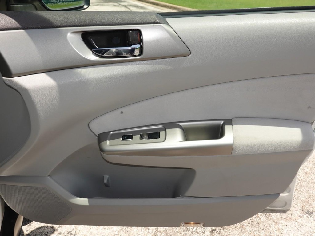 Subaru Forester Vehicle Full-screen Gallery Image 23