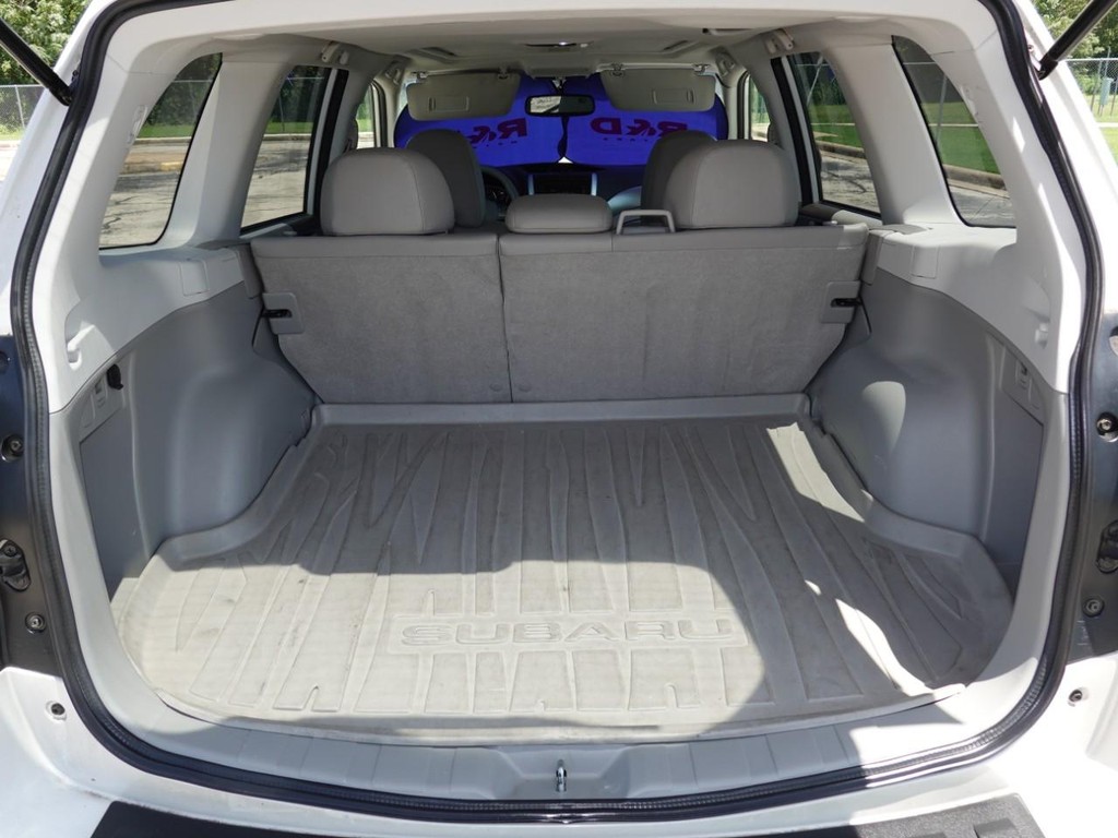 Subaru Forester Vehicle Full-screen Gallery Image 26