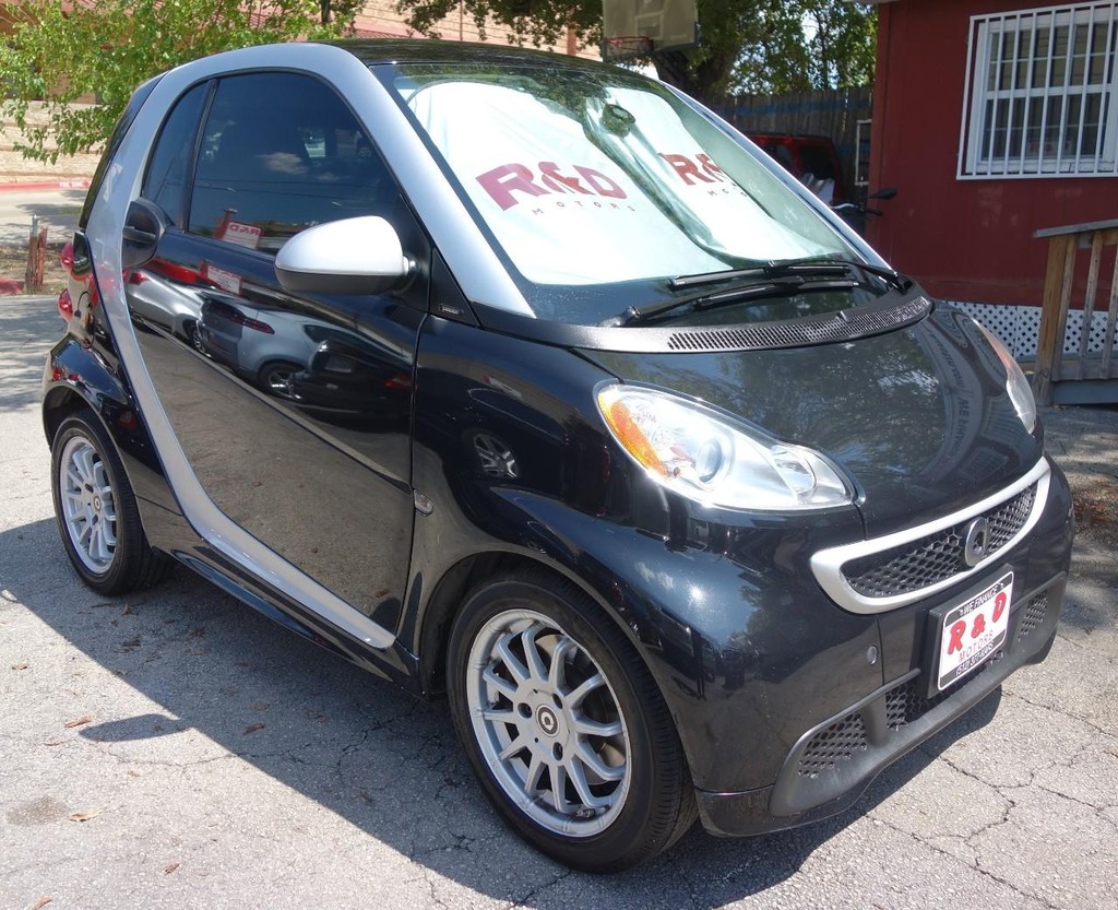The 2013 smart Fortwo pure photos