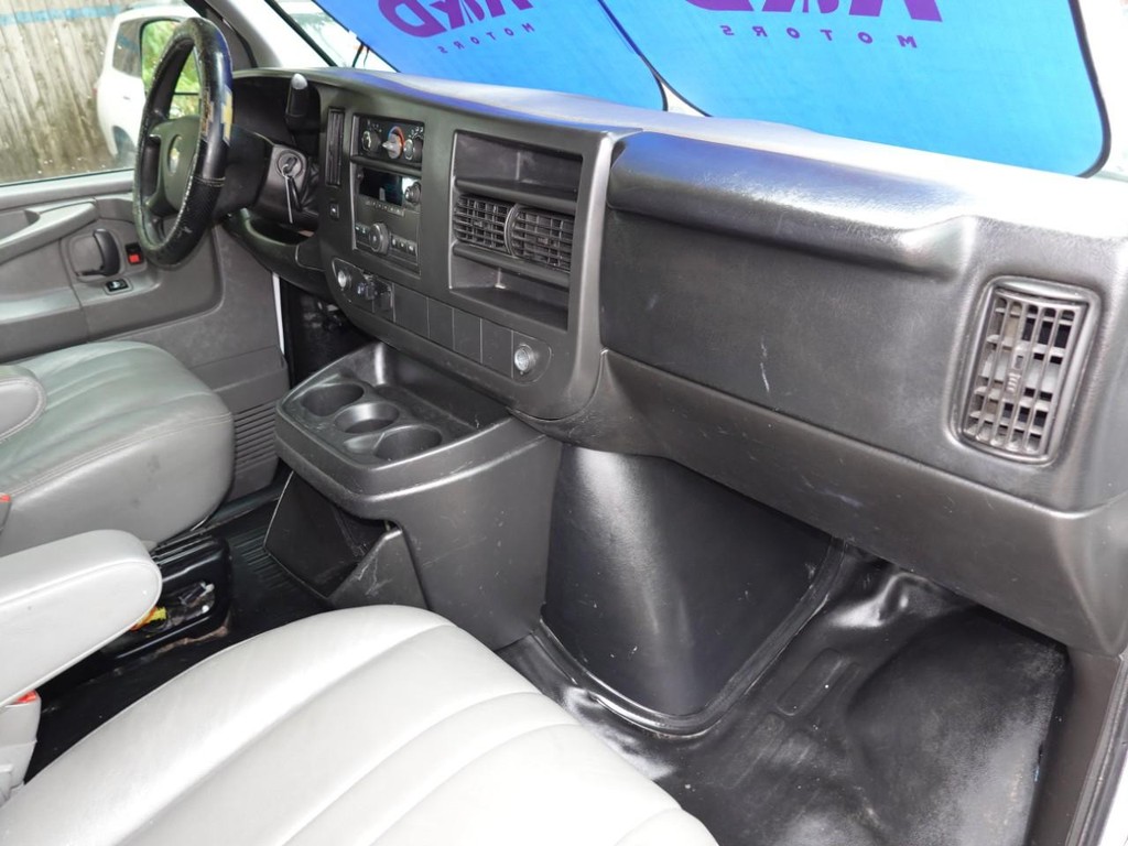 2014 Chevrolet Express Cargo Van 2500 photo 21