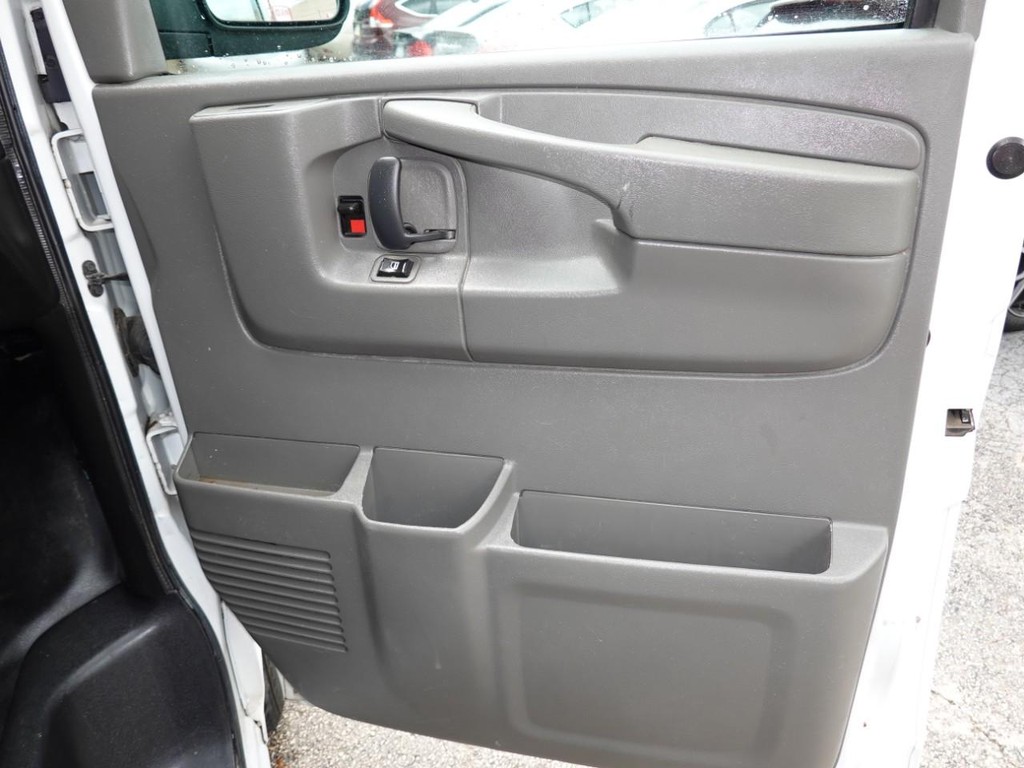 2014 Chevrolet Express Cargo Van 2500 photo 23