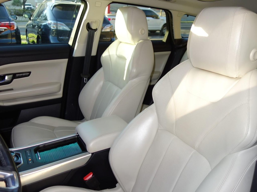 Land Rover Range Rover Evoque Vehicle Full-screen Gallery Image 12