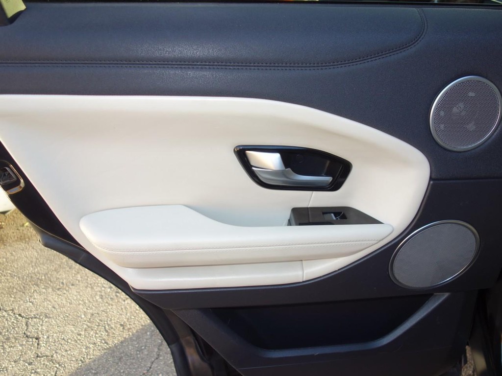 Land Rover Range Rover Evoque Vehicle Full-screen Gallery Image 17