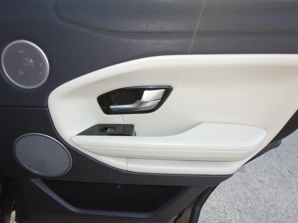 Land Rover Range Rover Evoque Vehicle Full-screen Gallery Image 22