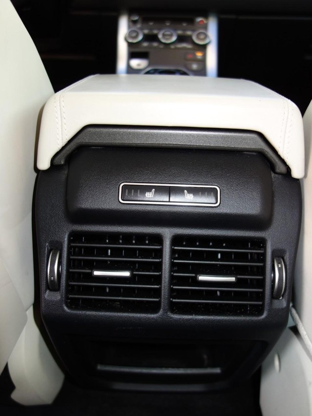 Land Rover Range Rover Evoque Vehicle Full-screen Gallery Image 16