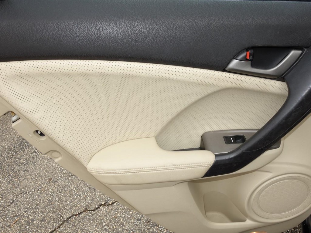 Acura TSX Vehicle Full-screen Gallery Image 19