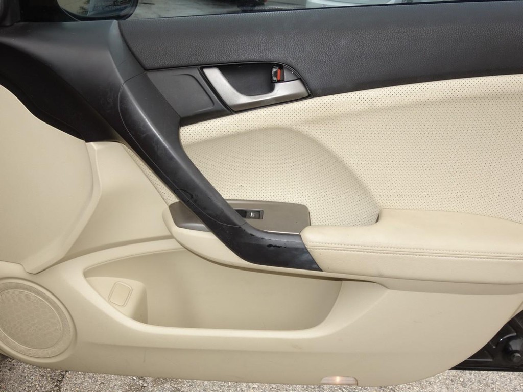 Acura TSX Vehicle Full-screen Gallery Image 22