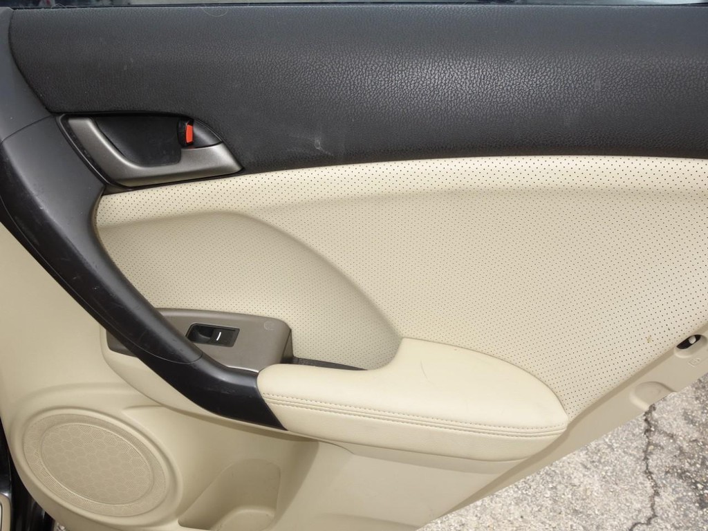 Acura TSX Vehicle Full-screen Gallery Image 24