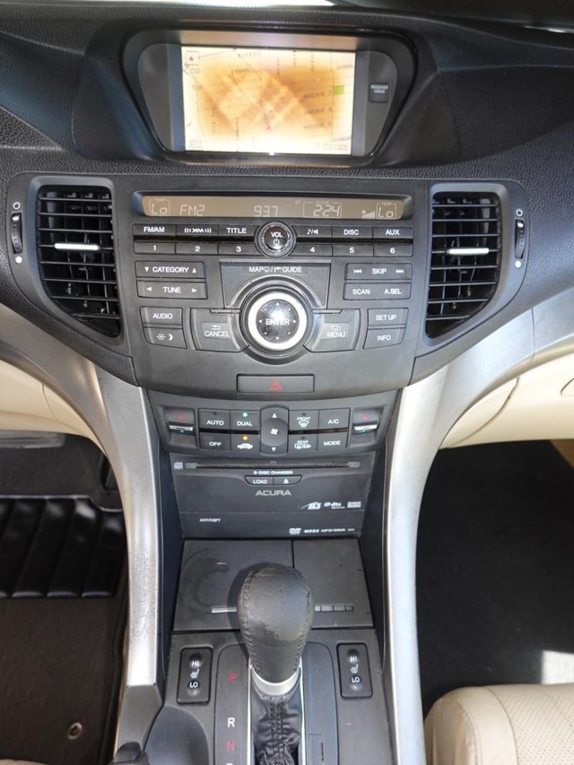 Acura TSX Vehicle Full-screen Gallery Image 14